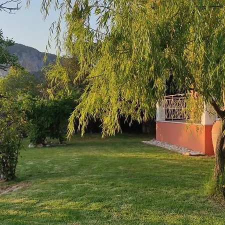 Grecia * لياباديس