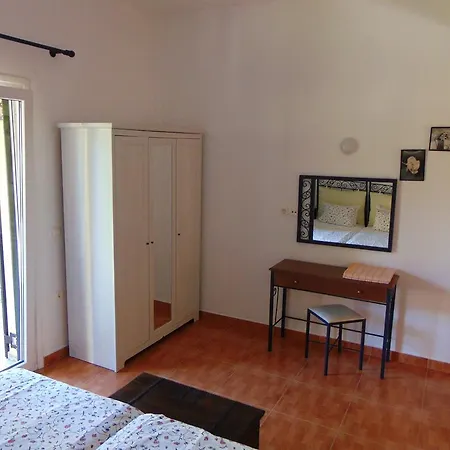 Grecia لياباديس